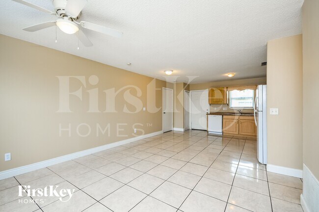 Foto del edificio - 714 Camel Ct