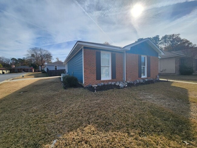 Foto del edificio - Cozy 3 Bedroom 2 Bath Corner Lot in Columbus, GA