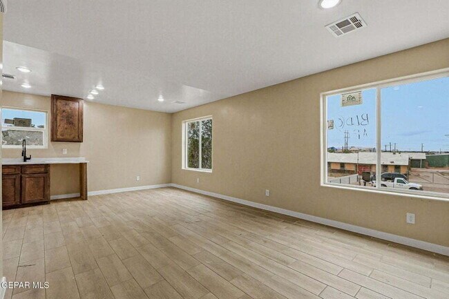 Building Photo - Northeast-2 bedroom apartment with water service included