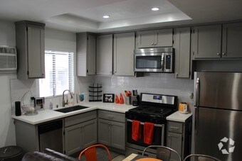 Foto principal - 144 S Westmoreland Ave