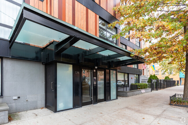 Building Photo - The Williamsburg