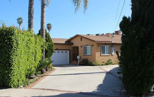 Building Photo - 6422 Nagle Ave