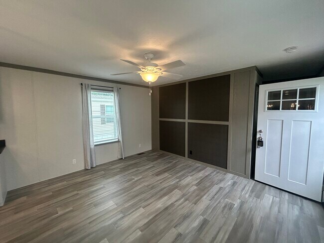 Building Photo - 324 Utah Ct