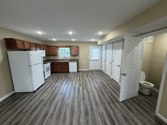 Foto del edificio - 285 Pineview Dr