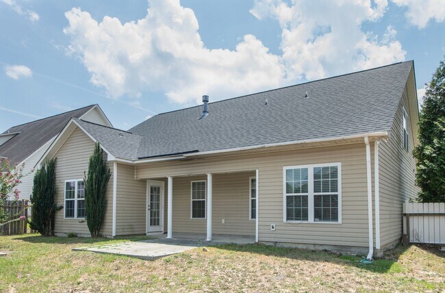 Foto del edificio - Coming Soon! 4 Bedroom 2 Bathroom- No Pets