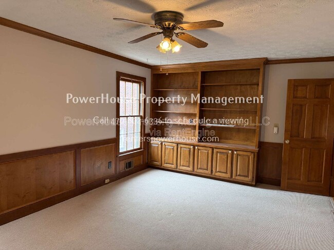 Foto del edificio - 3209 Henderson Walk