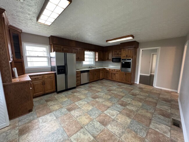 Building Photo - Cozy 3/2 Brick House with bonus room in West Rome- $1,595