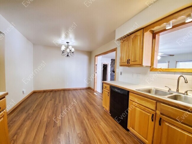 Foto del edificio - 1116 Juniper Ct
