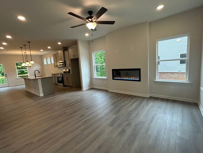 Building Photo - 1660 Eagle Dr