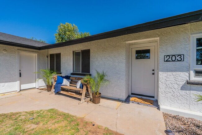 Building Photo - Gorgeous Remodeled Home in Central Gilbert