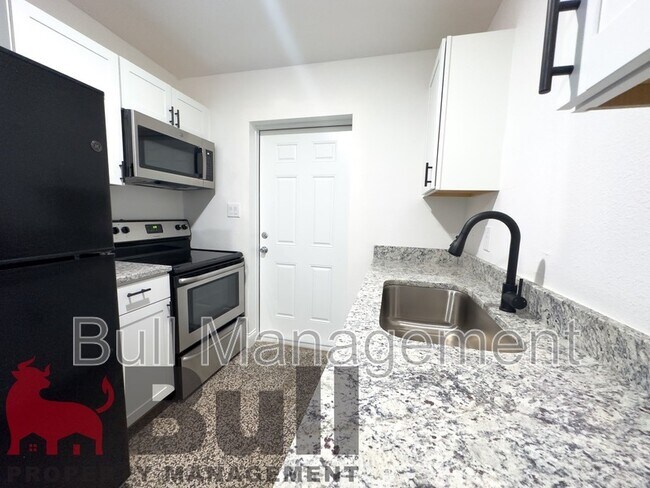 Foto del edificio - 224 N Dollins Ave