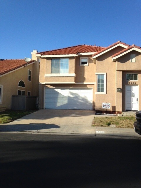 Photo - 3 Bedroom 2.5 Bathroom Corona Hills Home!