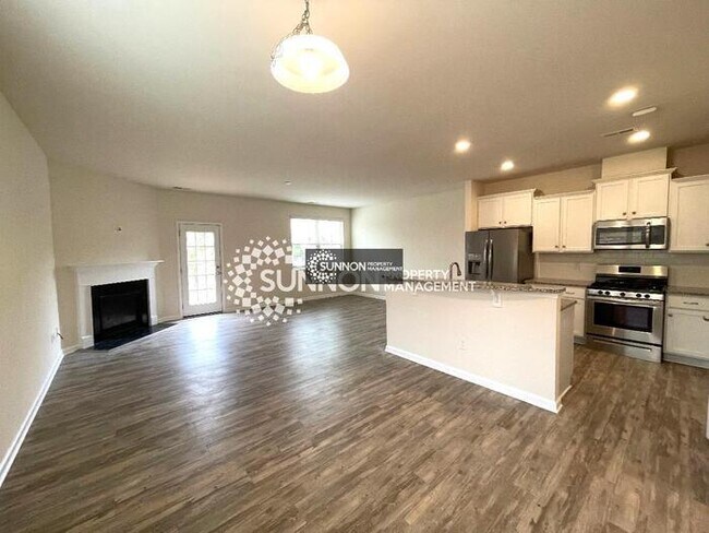 Foto del edificio - End Unit 3 BR 2.5 BA w/ Garage