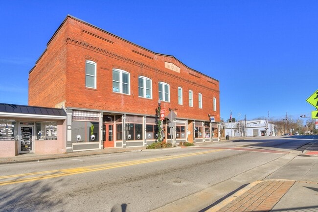 Building Photo - 164 N Louisville St