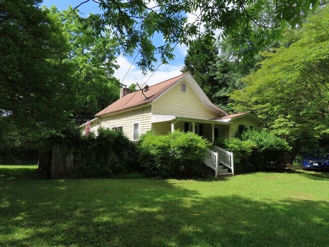 Foto del edificio - 2121 Simonton Bridge Rd
