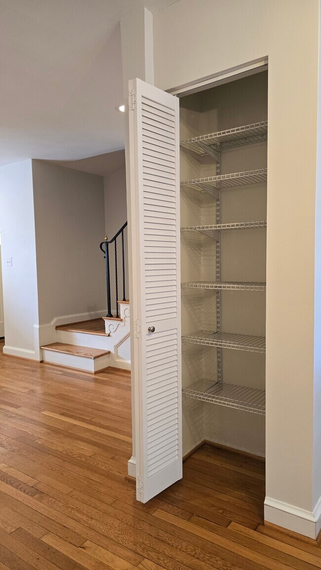 Building Photo - 136 Wesmond Dr