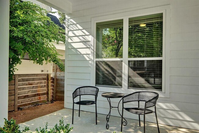 Foto del edificio - 413 W Odell St