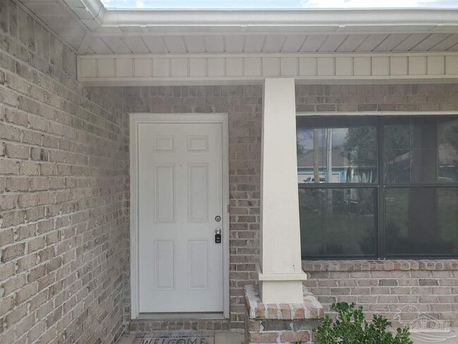 Building Photo - 1921 Luneta St