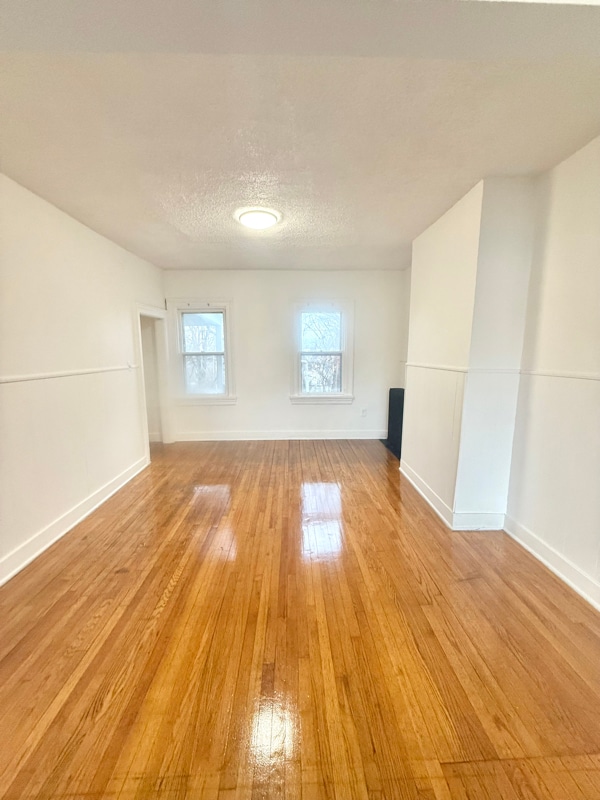 Building Photo - 194 Main St