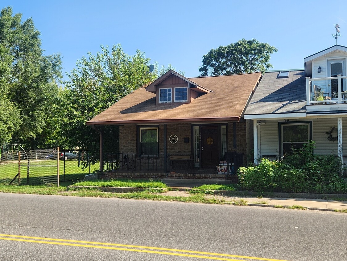 Building Photo - 3006 Idlewood Ave