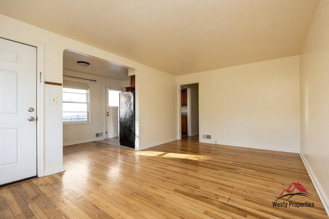 Building Photo - 5206 SE 17th Ave