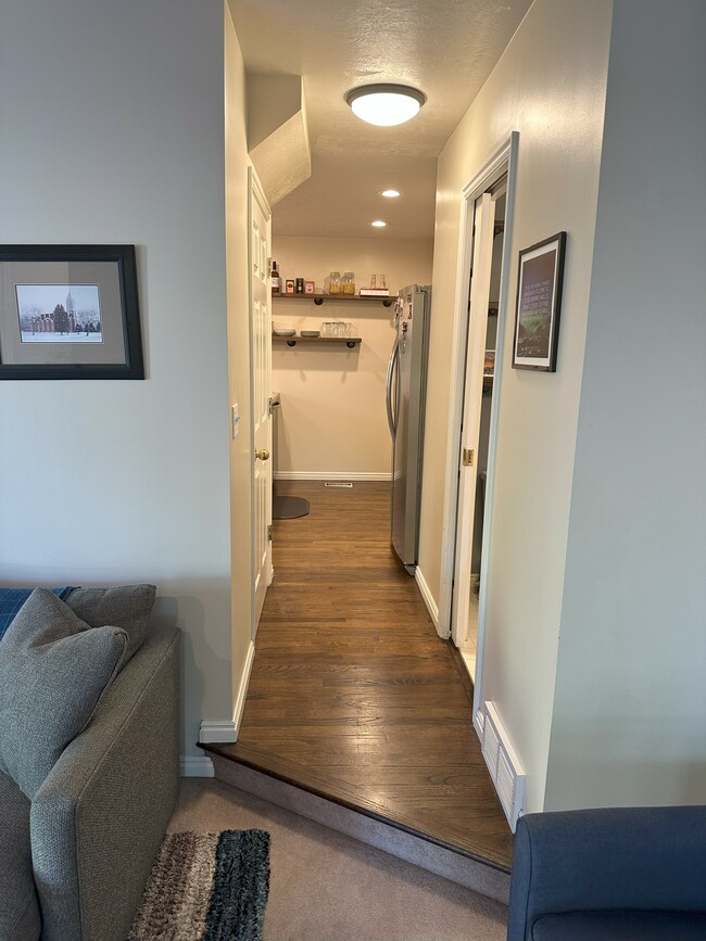 Building Photo - 776 E Scott Ave