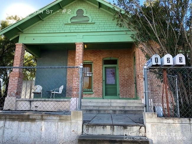 Building Photo - Barrio Santa Rosa Restored 1905 Apt