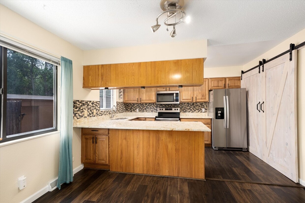 2 bedroom 3 bath Updated townhome in Lakewood! - 2 bedroom 3 bath Updated townhome in Lakewood!