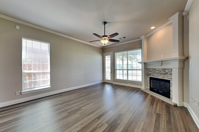 Foto del edificio - 2120 Stone Creek Dr