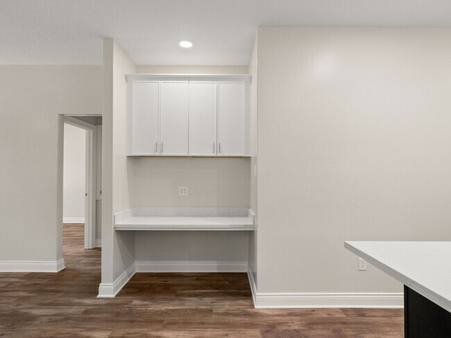 Building Photo - 402 S Division St