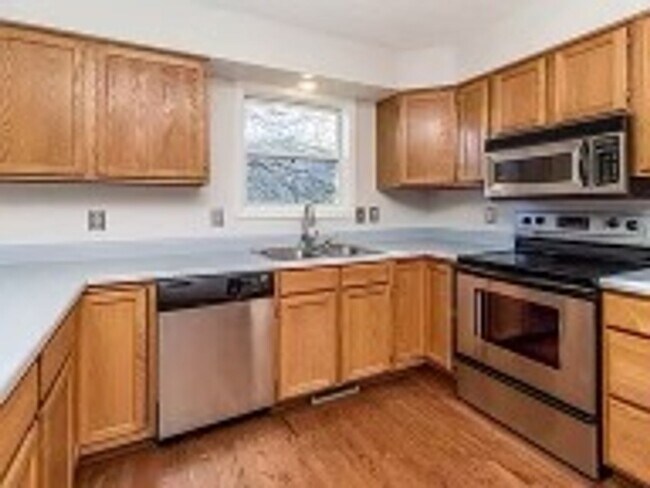Building Photo - 4BR/3BR Home - $2,300/month