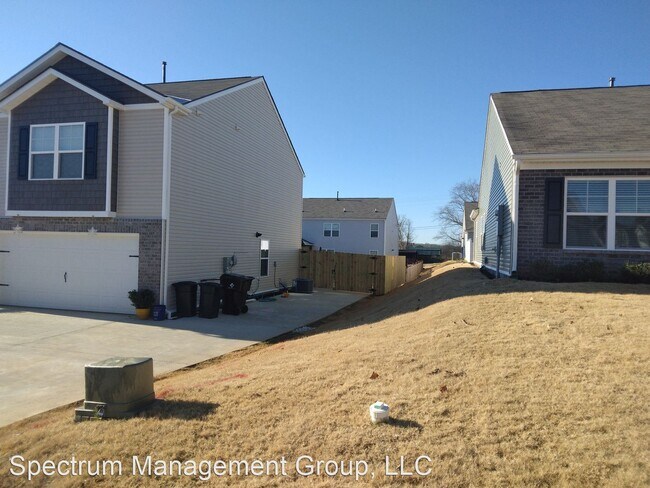 Foto del edificio - 3 br, 2 bath House - 220 Greene Lane