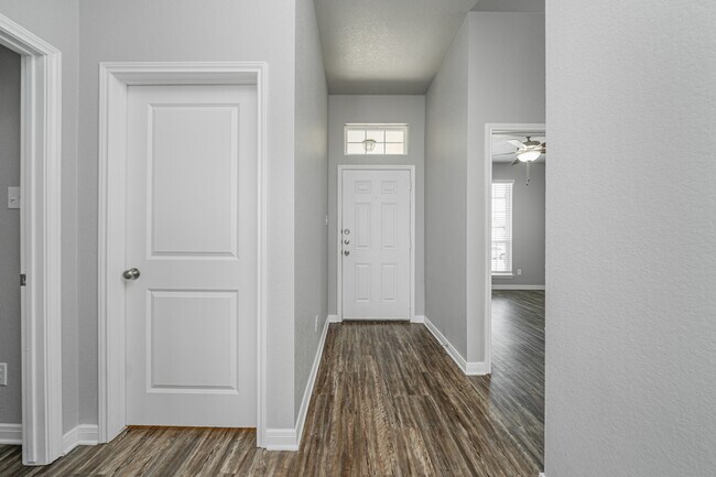 Foto del edificio - 536 Fallbrook Dr
