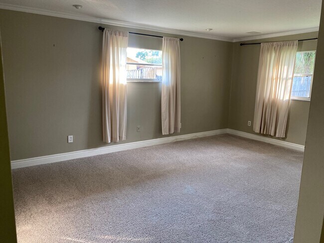 Building Photo - 521 Riviera Dr
