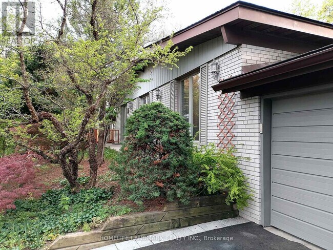 Building Photo - 12 Thornheights Rd