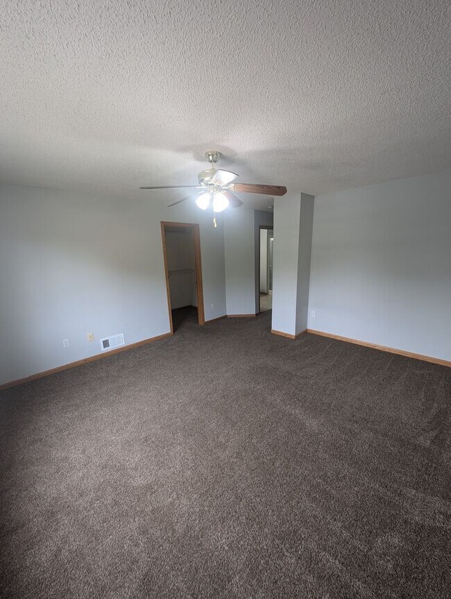 Foto del edificio - Updated 3BR Townhome in Eagan – Close to S...