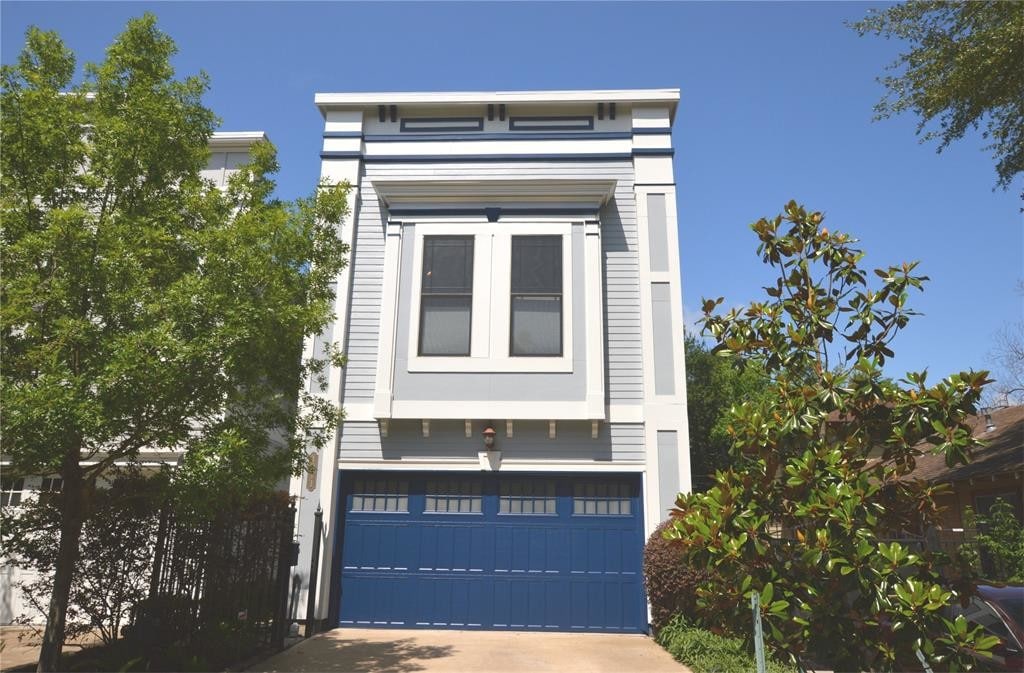 Primary Photo - 1011 Alexander St