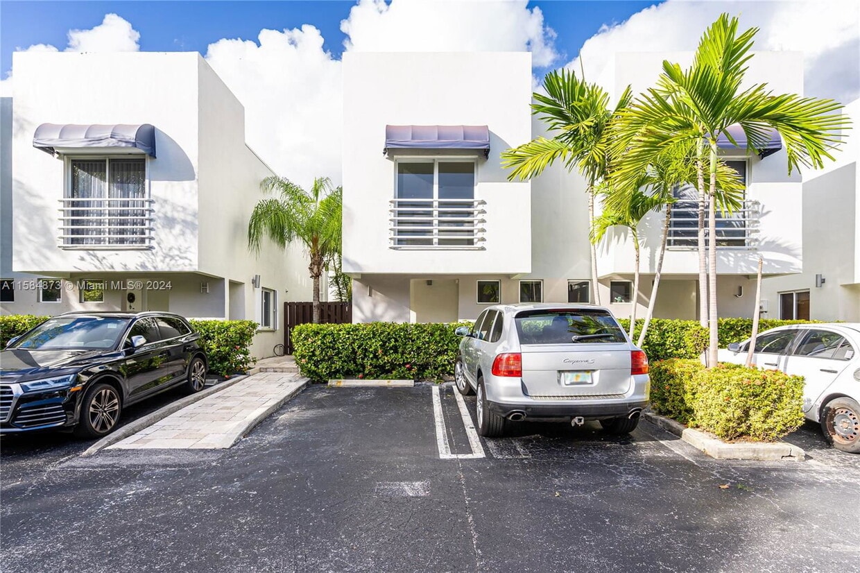 Photo - 2945 Bridgeport Avenue, Miami, FL 33133 - 2 BR 2.5 BA Townhouse