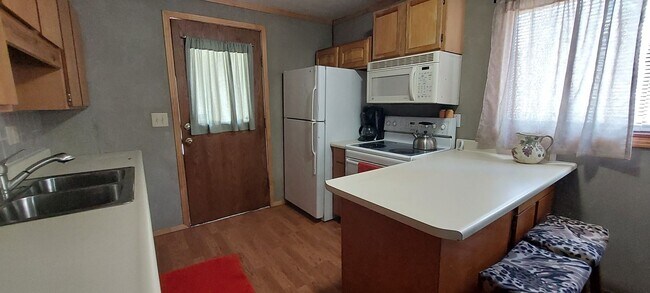Foto del edificio - Cozy Red Cabin in Boise County - 30 Minute...