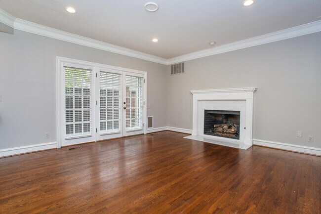 Building Photo - 4126 Lovers Ln