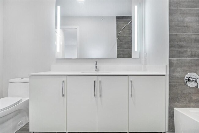 Building Photo - 119 Peter St