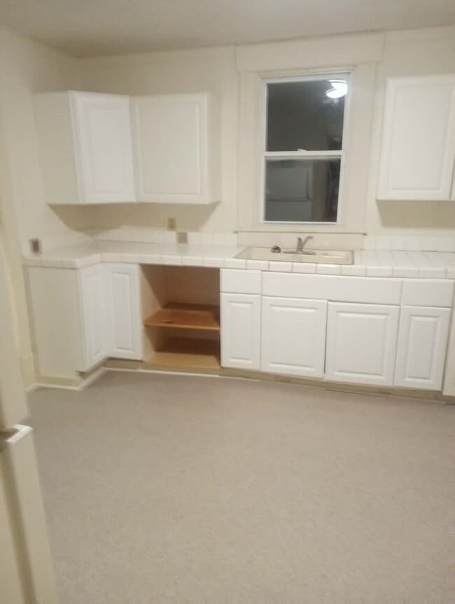 Building Photo - Act Fast - 2 Bedrooms Don't Last Long - Chanute KS