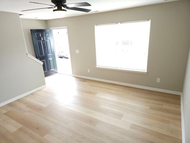 Building Photo - 705 Crestland Ave