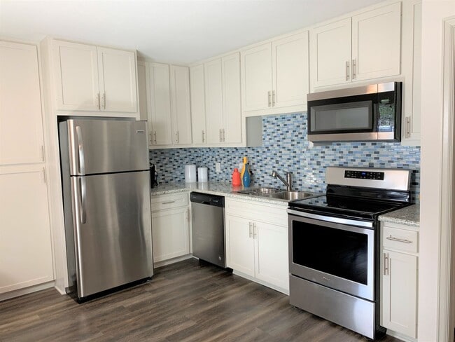 Building Photo - Broadway Apartments