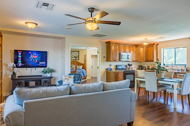 Living room/dining room/kitchen - 21875 S 195th St