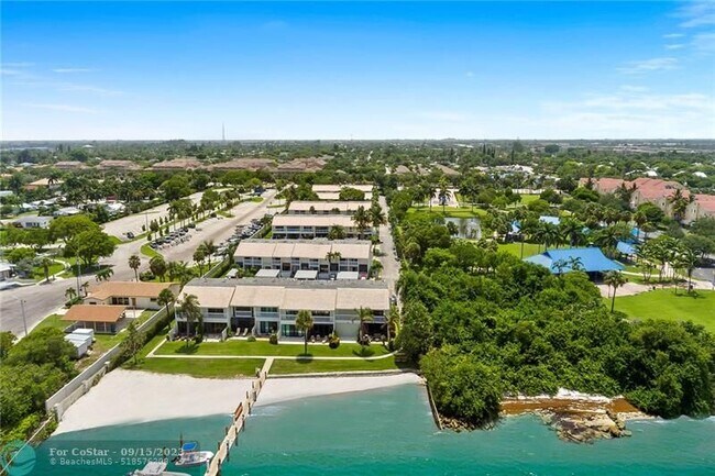 Foto del edificio - 742 NE 20th Ln