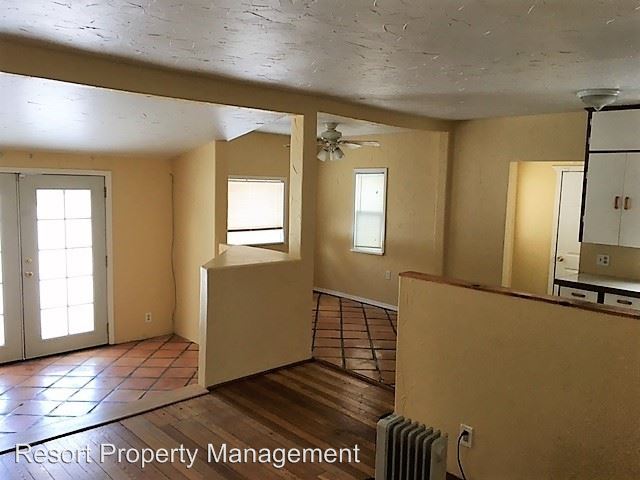 Building Photo - 401 1/2 S 14th St