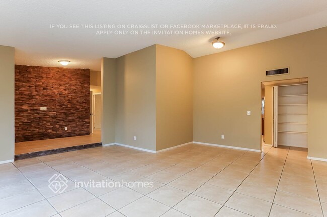 Building Photo - 2528 N Central Dr