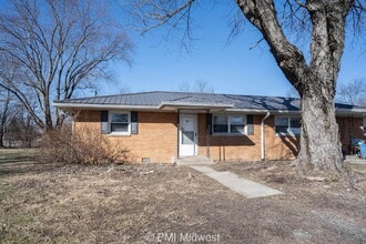 Building Photo - 570 US-52