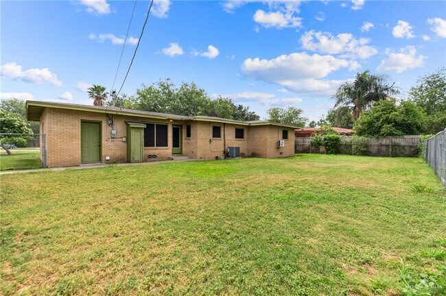 Building Photo - 15 Quince Cir